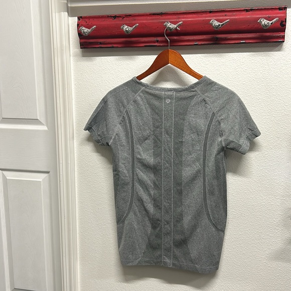 Lululemon Swiftly Tech Short Sleeve Shirt Sz 10 Gray - Picture 2 of 13